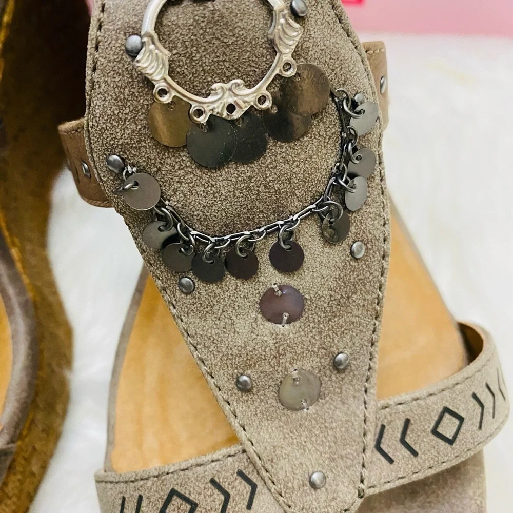 POP Maine gray/taupe wedge sandal, Sz. 11